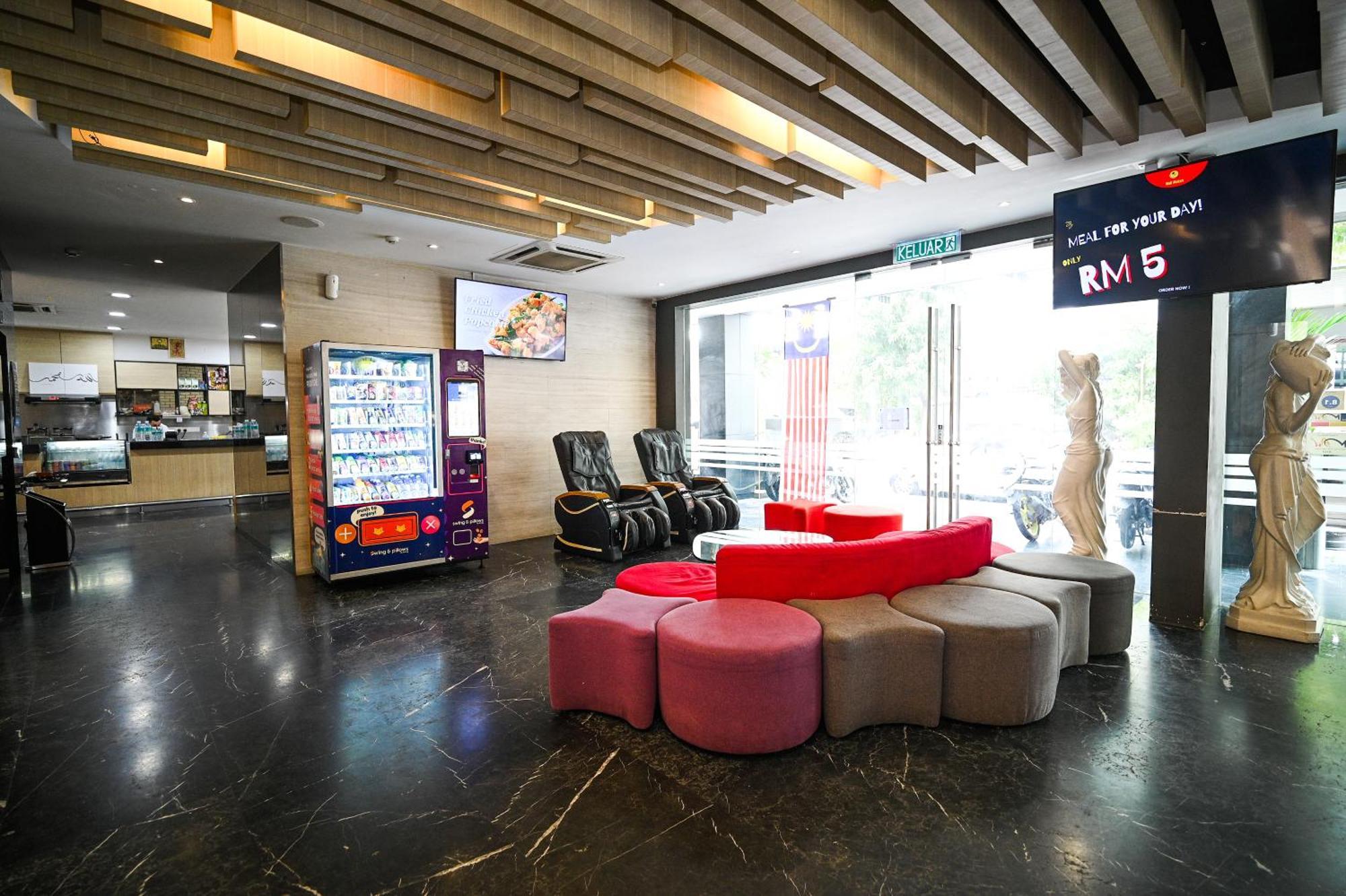 Swing & Pillows - Tar Umt Setapak — Photos 3